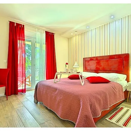 Vakantiehuis Luka Red With Pool *