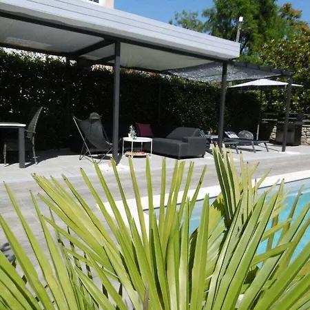 Luka Red With Pool